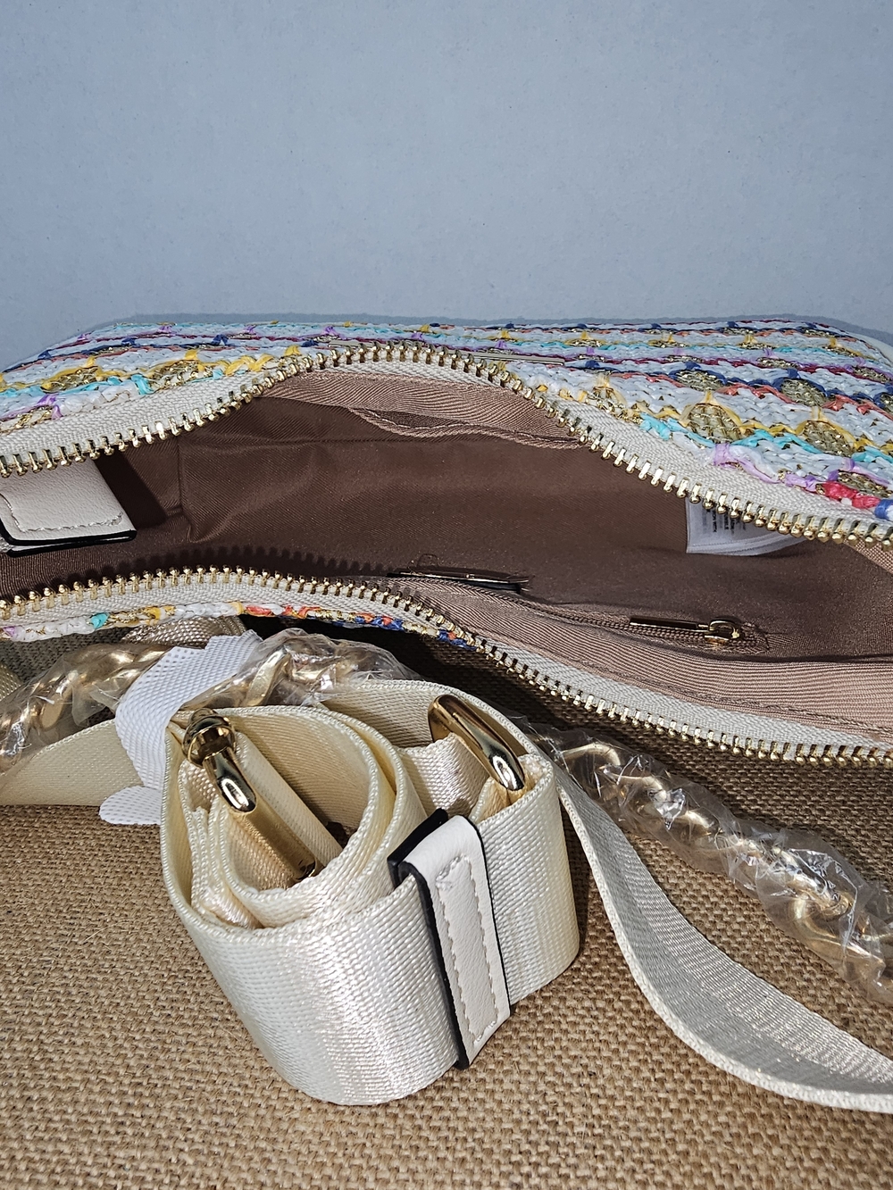 Women’s Multicolor Woven Shoulder Bag with Coin Pouch - Picture 5 of 6